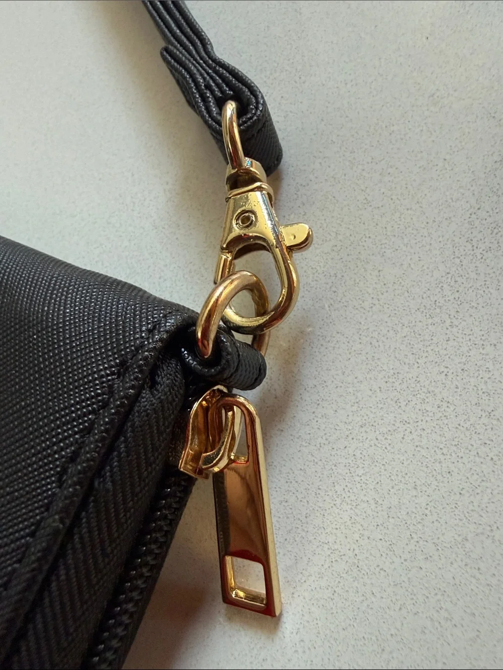 N/A strap zip